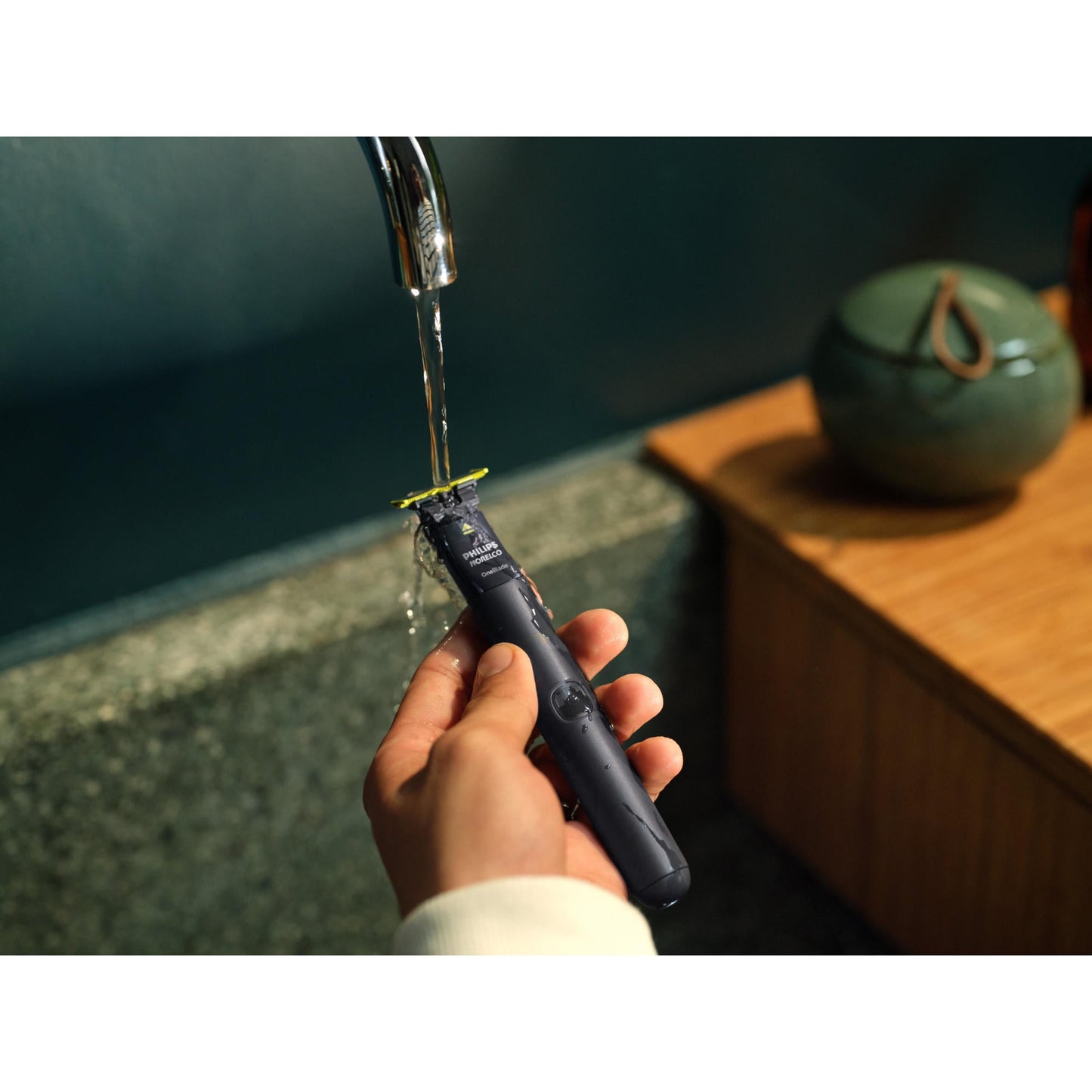Philips Norelco Oneblade Original Face, Powered Electric Shaver and Trimmer, QP1424/70